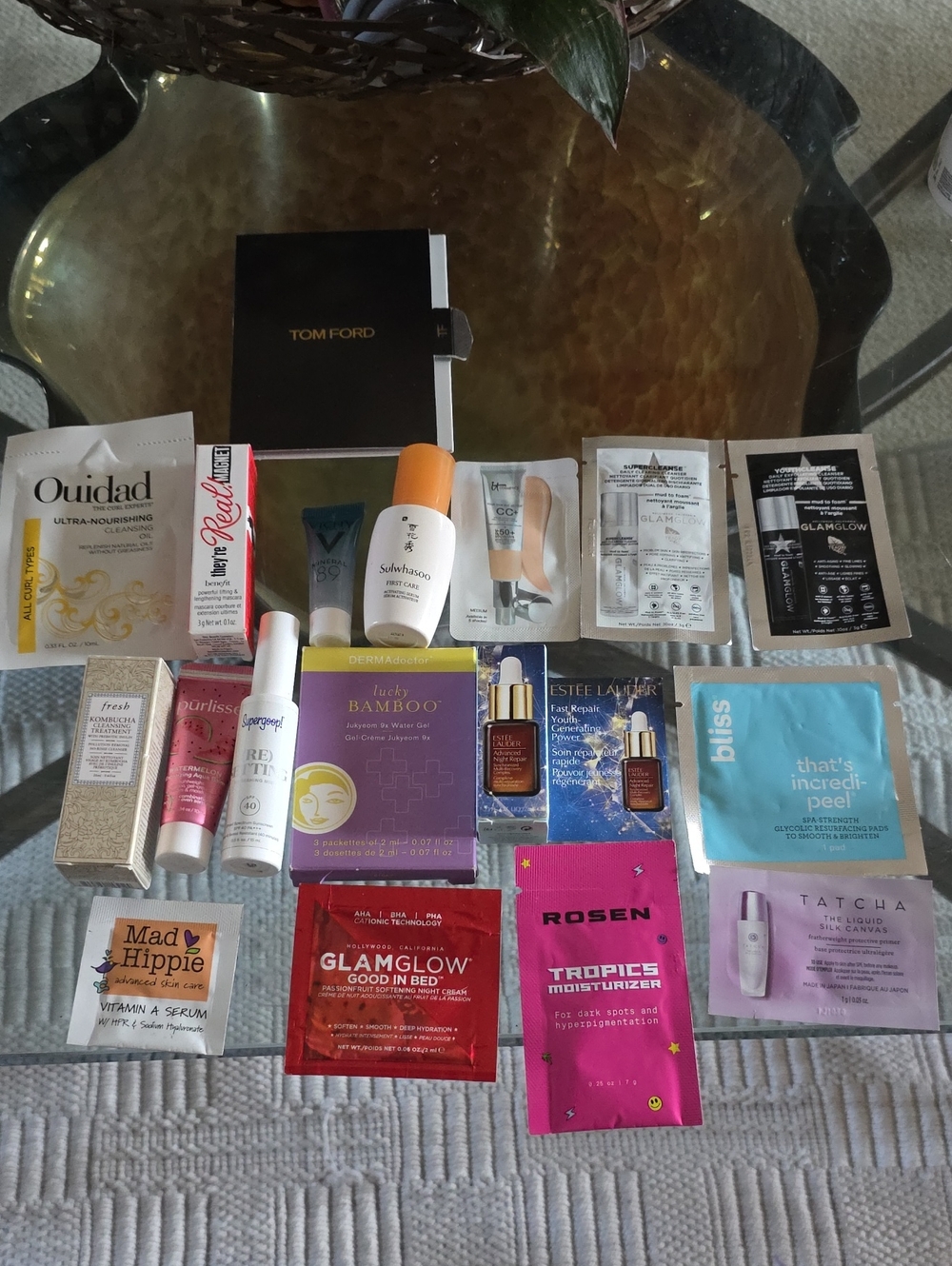 Tom Ford Assorted Skincare & Beauty Sample Set - Pink, Blue, Gold, Black, White